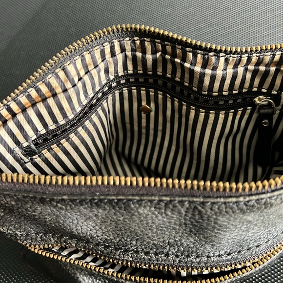 ⭐️ KATE SPADE Black Leather crossbody purse ⭐️ - Picture 8 of 9